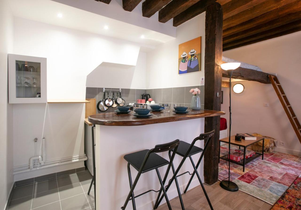 Authentic Apartment In Center Of Parisian Marais Exterior foto